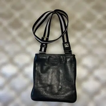 새상품급 BALLY 블랙 가죽 숄더백