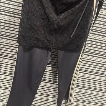 레이스 레이어드 스타일 슬랙스 블랙