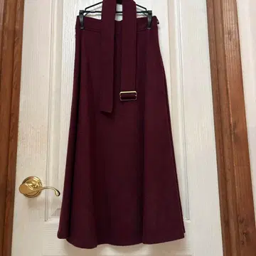 20대 이상 버건디 플레어 스커트 벨트 포함 3호 새상품급 가격 인하