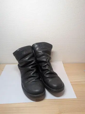 이사 처분 TRIPPEN 블랙 가죽 부츠