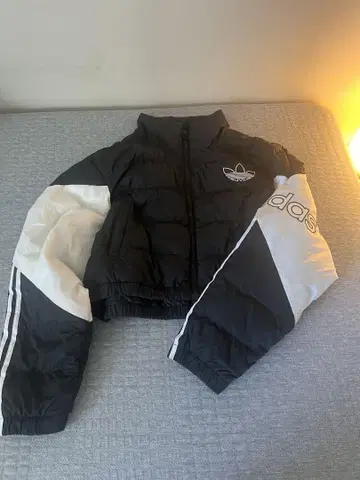 adidas 크롭 다운 자켓 L 블랙/화이트