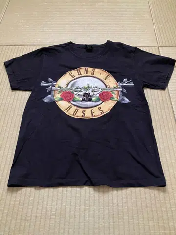 GUNS N' ROSES 건즈 앤 로지스 티셔츠 M 사이즈 블랙