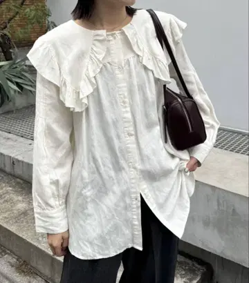 옷깃 프릴 블라우스
