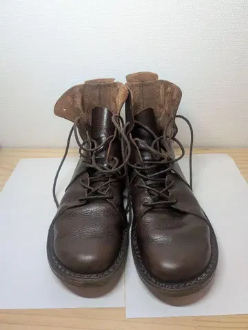 이사 대처분 TRIPPEN 다크 브라운 가죽 부츠