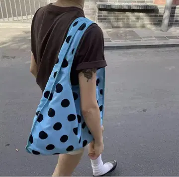 도트 무늬 도트 스카이블루 숄더백