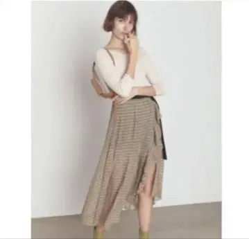 스나이델 플리츠 스캘럽 숏 팬츠
