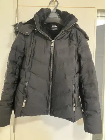 ZARA 블랙 다운 자켓 퍼 포함