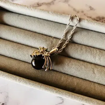 NINA RICCI 빈티지 목걸이 블랙 펄풍 x 꽃 모티브 벼룩시장
