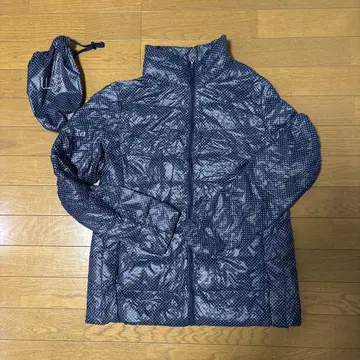 새상품급 울트라 라이트 다운 UNIQLO 유니클로 네이비 도트 무늬