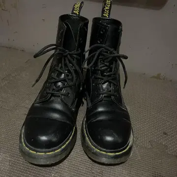 Dr.Martens 8홀 부츠