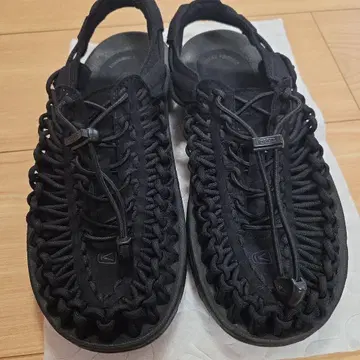 KEEN 블랙 꼬임 스포츠 샌들