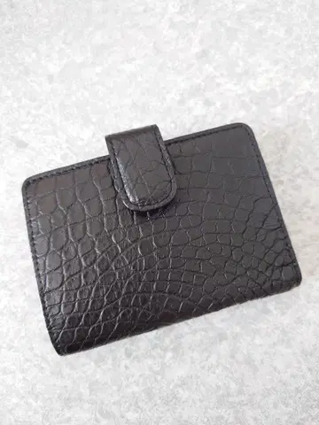 새상품급 크로커다일 2단 접이식 지갑