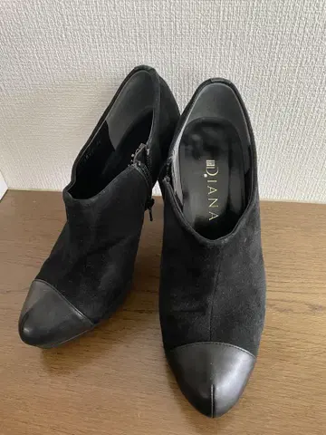 D.JANA 블랙 스웨이드 부티