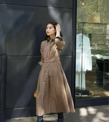 laubeblanc 비대칭 플리츠 드레스