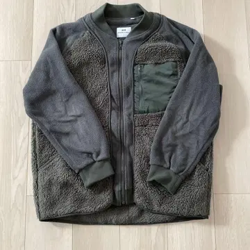 UNIQLO 그레이 플리스 자켓 가슴 포켓 부착