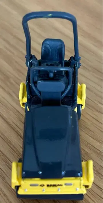 BOMAG 롤러 BW120AD-5 1/50 스케일 미니어처