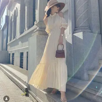 에이미 이스트 월 원피스 베이지