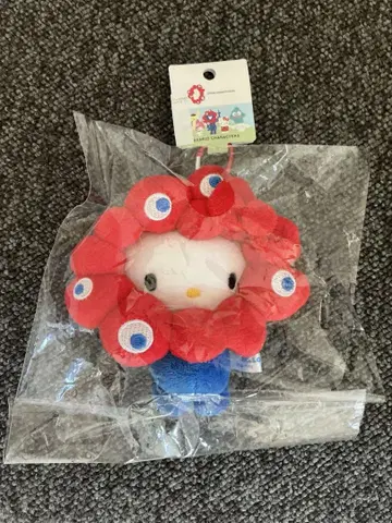 오사카 만박 헬로키티 미야쿠미야쿠 변신 봉제 인형 BC 카라비너 포함