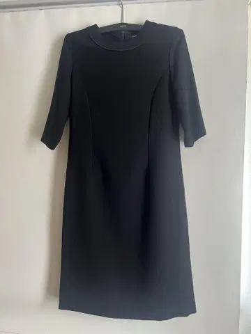 MaryCoco 블랙 타이트 드레스 반팔