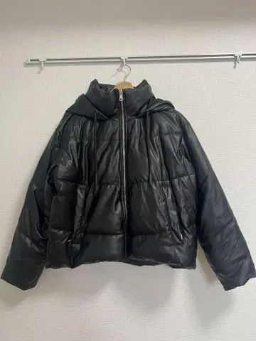 ZARA 블랙 패딩 자켓 후드 부착
