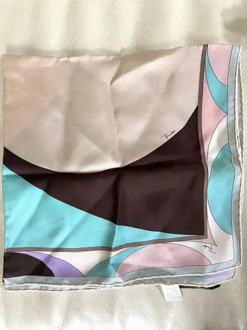 EMILIO PUCCI 실크 스카프 기하학 패턴