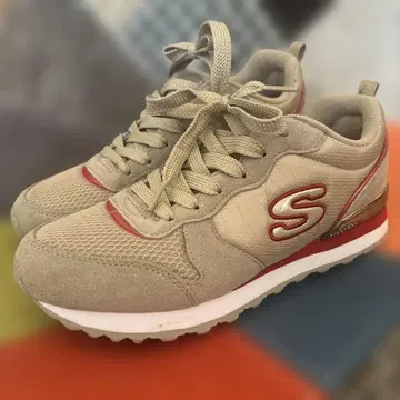 SKECHERS 베이지 스니커즈