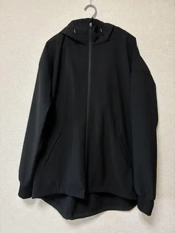블랙 후드 부착 집업 후드티