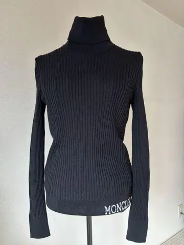MONCLER 블랙 터틀넥 스웨터