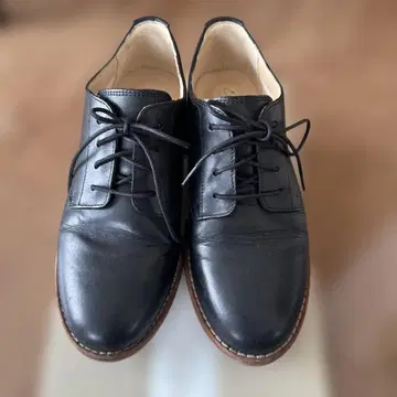 Clarks 블랙 가죽 신발