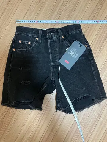 Levi's 501 블랙 숏팬츠 W23