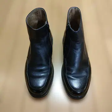 블랙 지퍼 달린 숏부츠