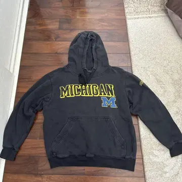 MICHIGAN 로고 블랙 후드티