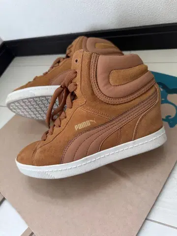 푸마 PUMA 통굽 스니커즈 23cm