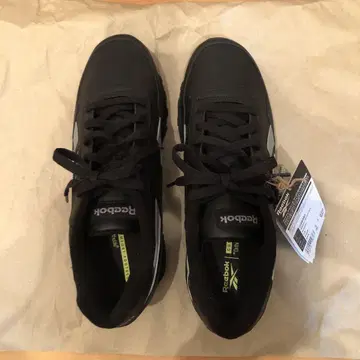 Reebok 블랙 REWIND RUN 남성용 27cm