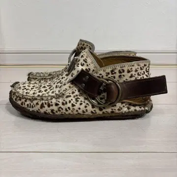 yuketen 유케텐 레오파드 무늬 퍼 샌들