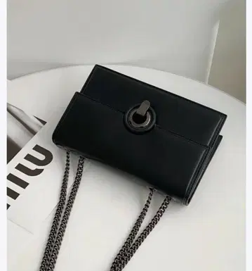 블랙 숄더백 플랩식