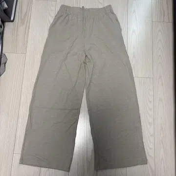 [ 새상품 택 포함 ] UNIQLO 소프트 브러쉬드 이지 팬츠 M 내추럴