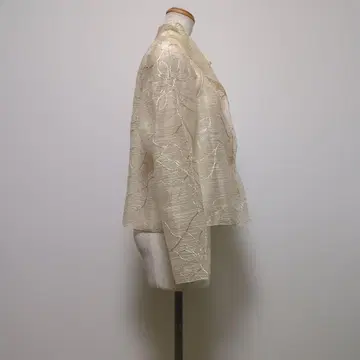 아이보리 자수 노카라 자켓