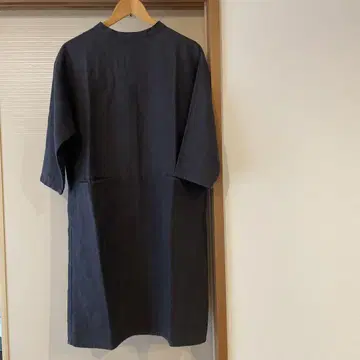 나카가와 마사시치 상점 두꺼운 원단 린넨 절개 원피스 백 버튼 흑먹색
