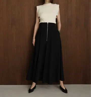CLANE W FACE FRONT ZIP FLARE SKIRT 사이즈 1