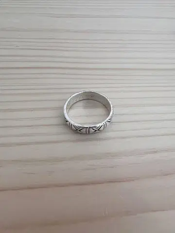 실버 조각 무늬 반지