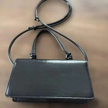 KBF 블랙 가죽 미니 숄더백
