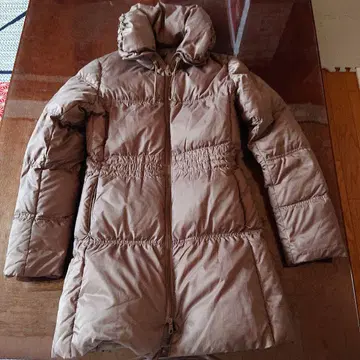 베이지 다운 자켓