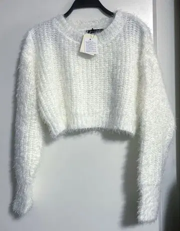 미사용 새상품 w closet 화이트 크롭 샤기 니트 FREE