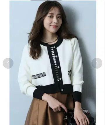 [ 새상품급 ] JUSGLITTY 메니 비쥬 가디건 앙상블 완판템