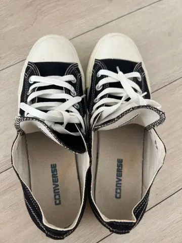 CONVERSE 블랙/화이트 스니커즈