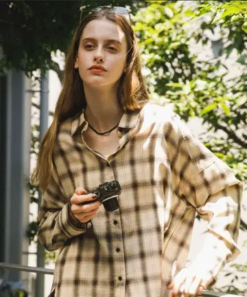 센스 오브 플레이스 체크 루즈 셔츠 베이지 완판