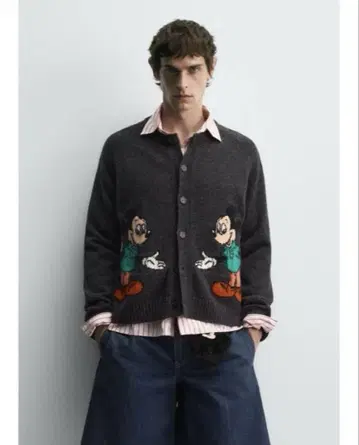 택 포함 새상품 ZARA 미키마우스 울 가디건 M 사이즈 카본 색상