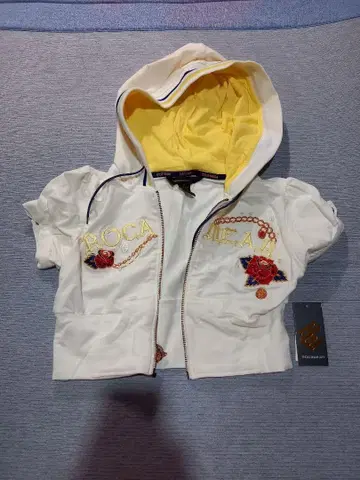 ROCA WEAR 후드 부착 크롭
