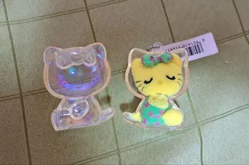 레어 헤이세이 레트로 헬로키티 키링